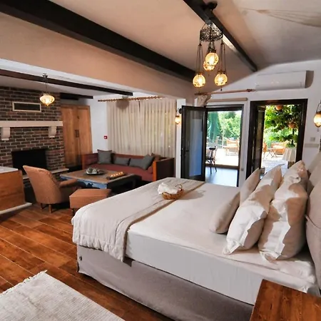 Beyaz Ev - Adult Only +15 3*