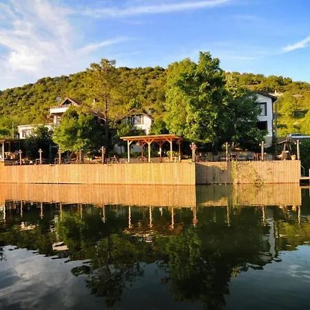 Beyaz Ev - Adult Only +15