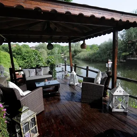 Beyaz Ev - Adult Only +15 3*