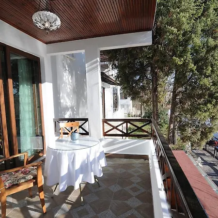 Beyaz Ev - Adult Only +15 3*