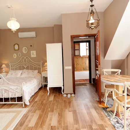 Beyaz Ev - Adult Only +15 3*