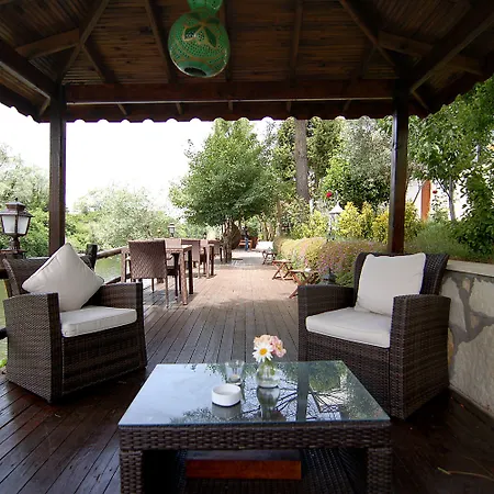 Beyaz Ev - Adult Only +15