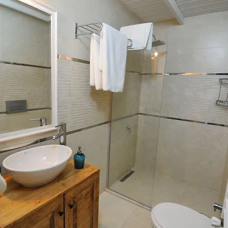 Beyaz Ev - Adult Only +15 Otel Ağva